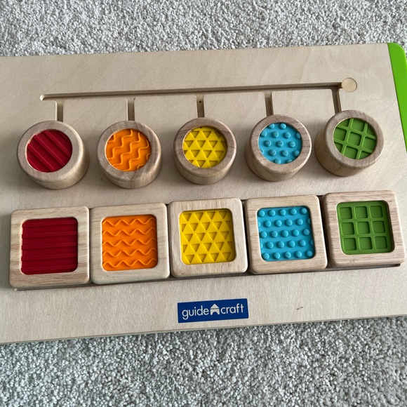 Guidecraft colorful tactile matching maze - Picture 3 of 5